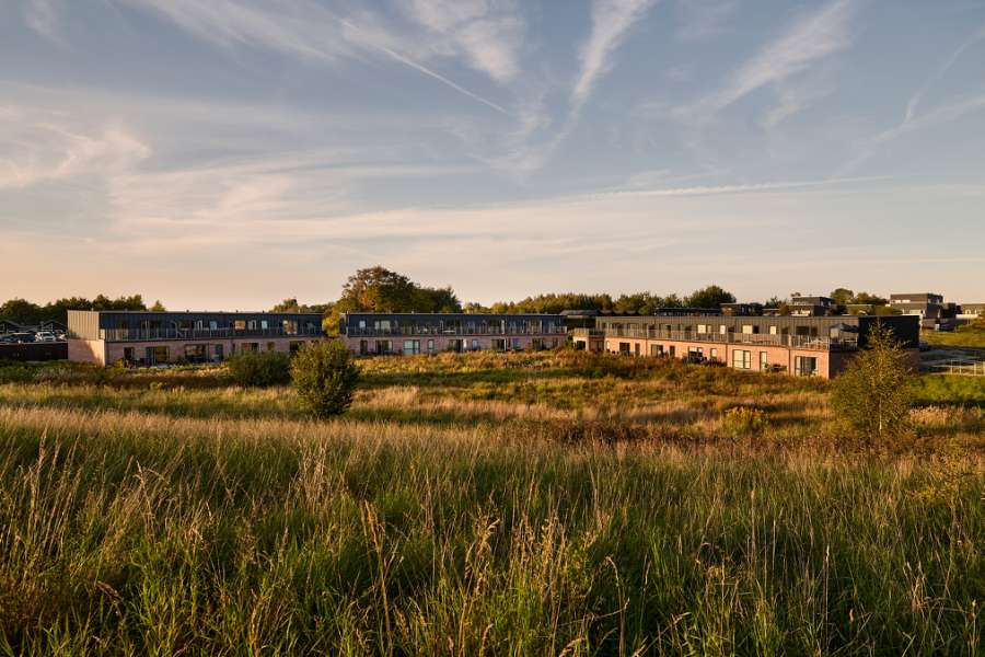 Historic forest gets a water lily neighbor clad with steel profiles, Åkandehaven, Langedam 1, 3250 Græsted, Denmark